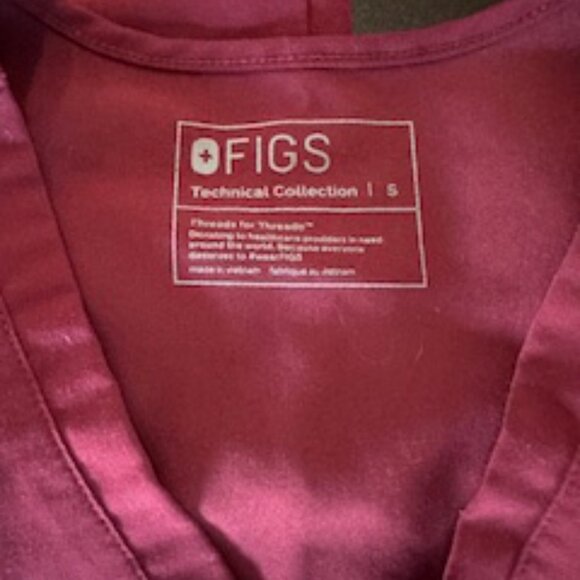 Figs scrubs in burgundy. 1 scrub top, 2 scrub pants - Picture 3 of 5